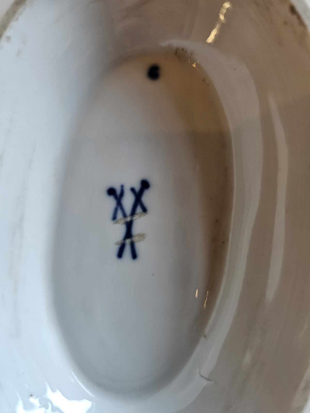 An Antique Meissen Blue and White Onion Pattern Porcelain Gravy Boat