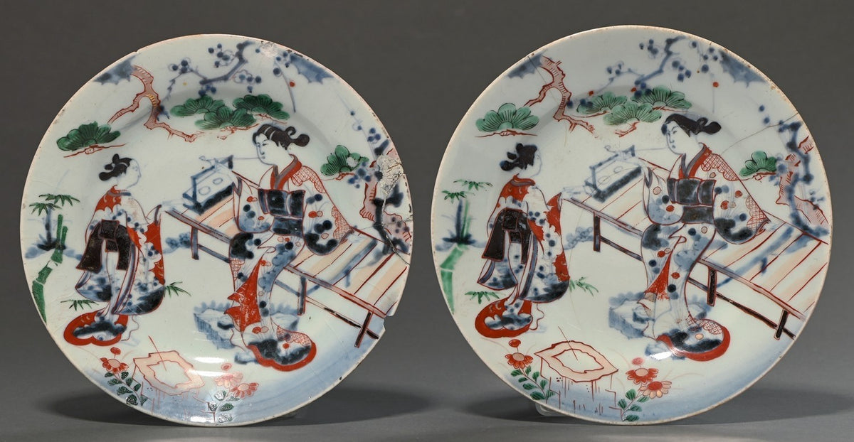 A Pair of Japanese Imari Dishes, Edo Period, 18th c, Hand Painted with Bijin,