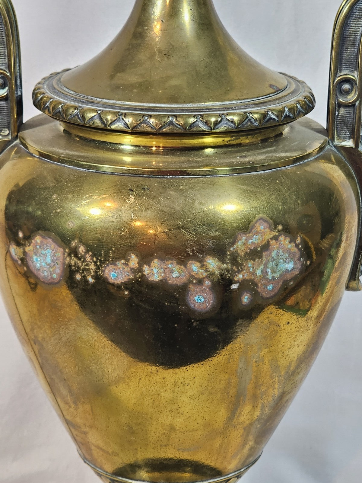 An Antique 19thC Large Brass Art Nouveau Urn Style Table Lamp