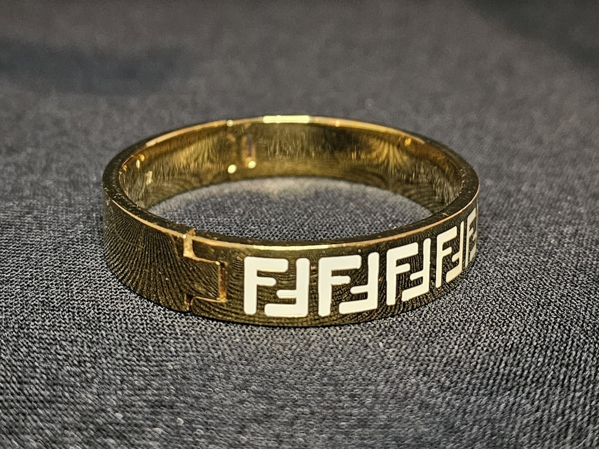 A Forever Fendi Bracelet in Gold and White Enamel Size M