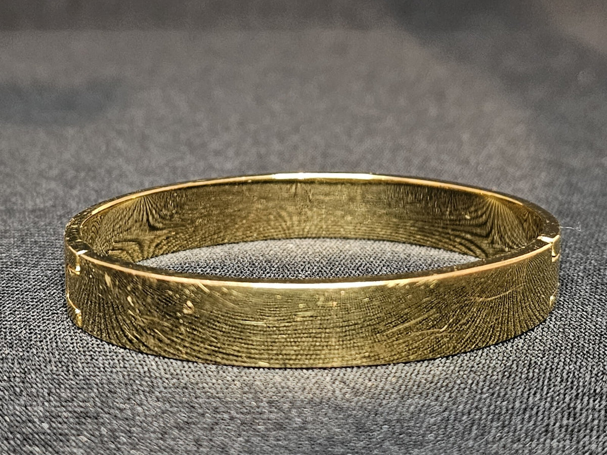 A Forever Fendi Bracelet in Gold and White Enamel Size M