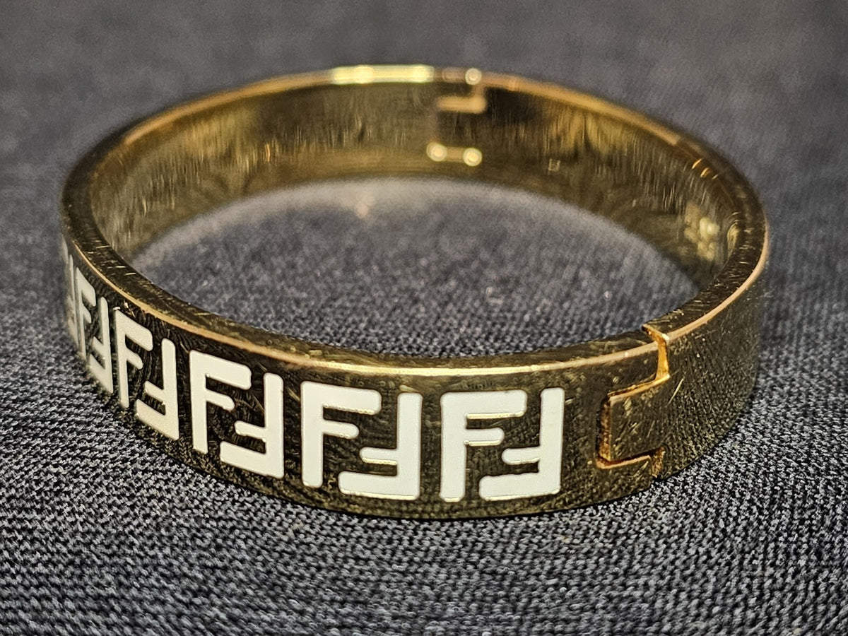 A Forever Fendi Bracelet in Gold and White Enamel Size M