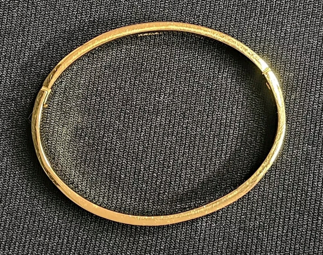 A Forever Fendi Bracelet in Gold and White Enamel Size M