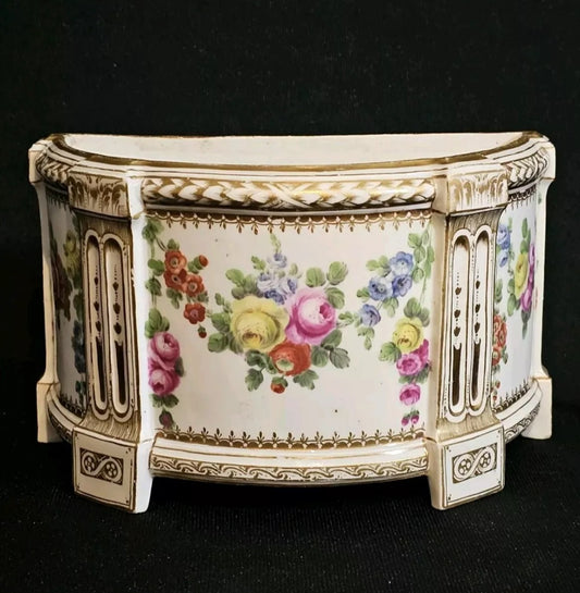 An Antique Late 18thC Paris Porcelain Brough Pot.