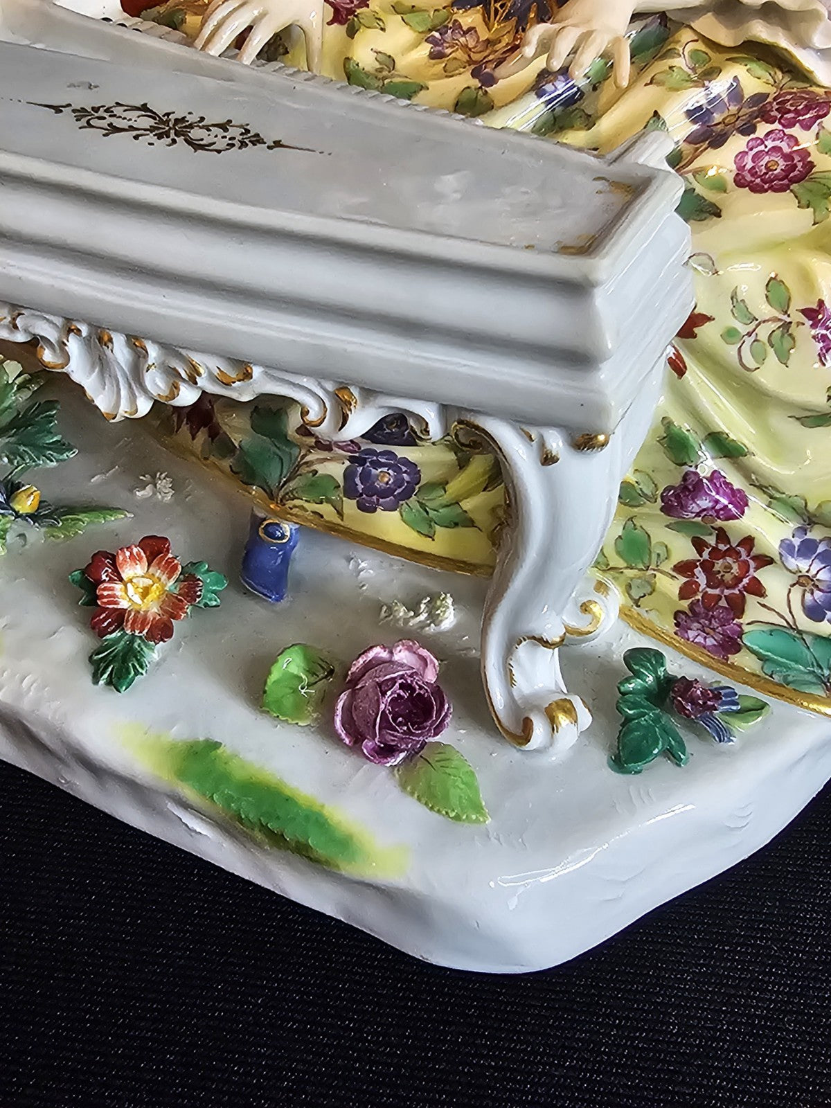 Antique Meissen Porcelain Clavichord Piano Figure Group C1860 Model 186